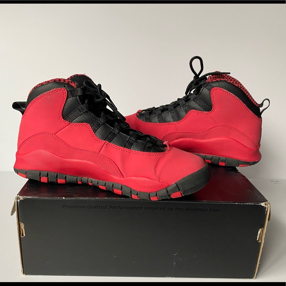 Jordans ( Fusion Red 10 's )